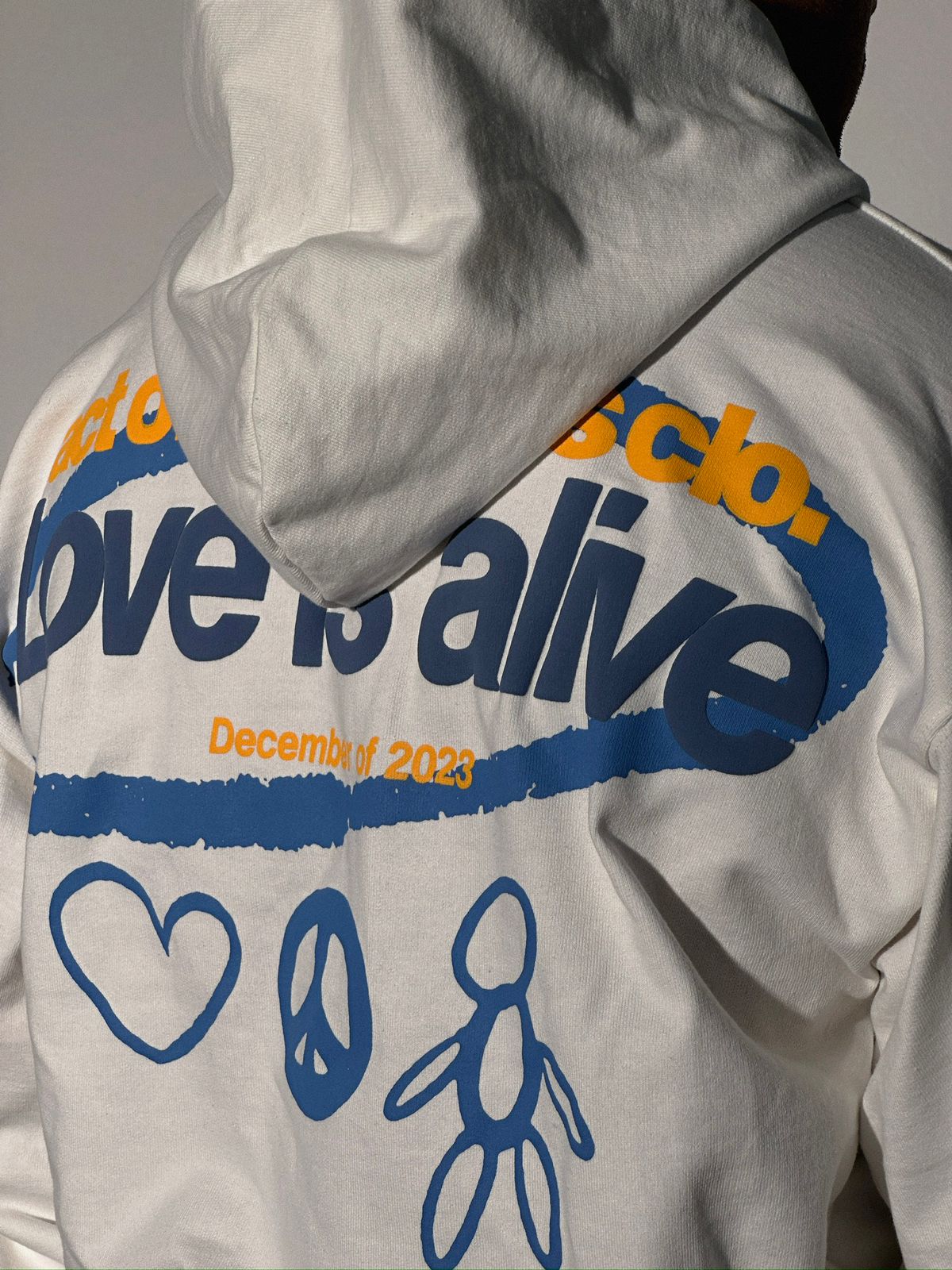 "LOVE IS ALIVE" OVERSIZED HOODIE OFF-WHITE (UNISEX)